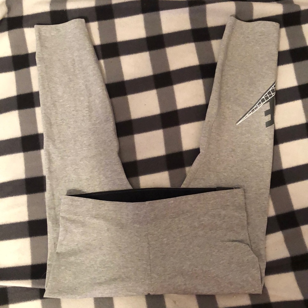 NWTNike,tight fit crop length “yoga-pants”leggings